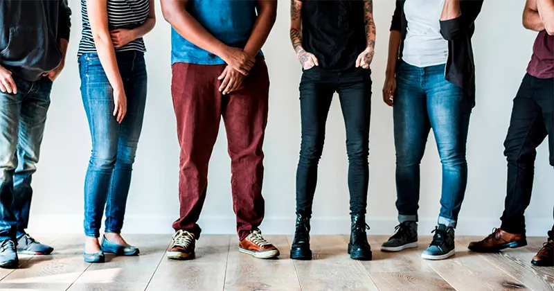 Gestão de filas: Pessoas esperando para serem atendidas
